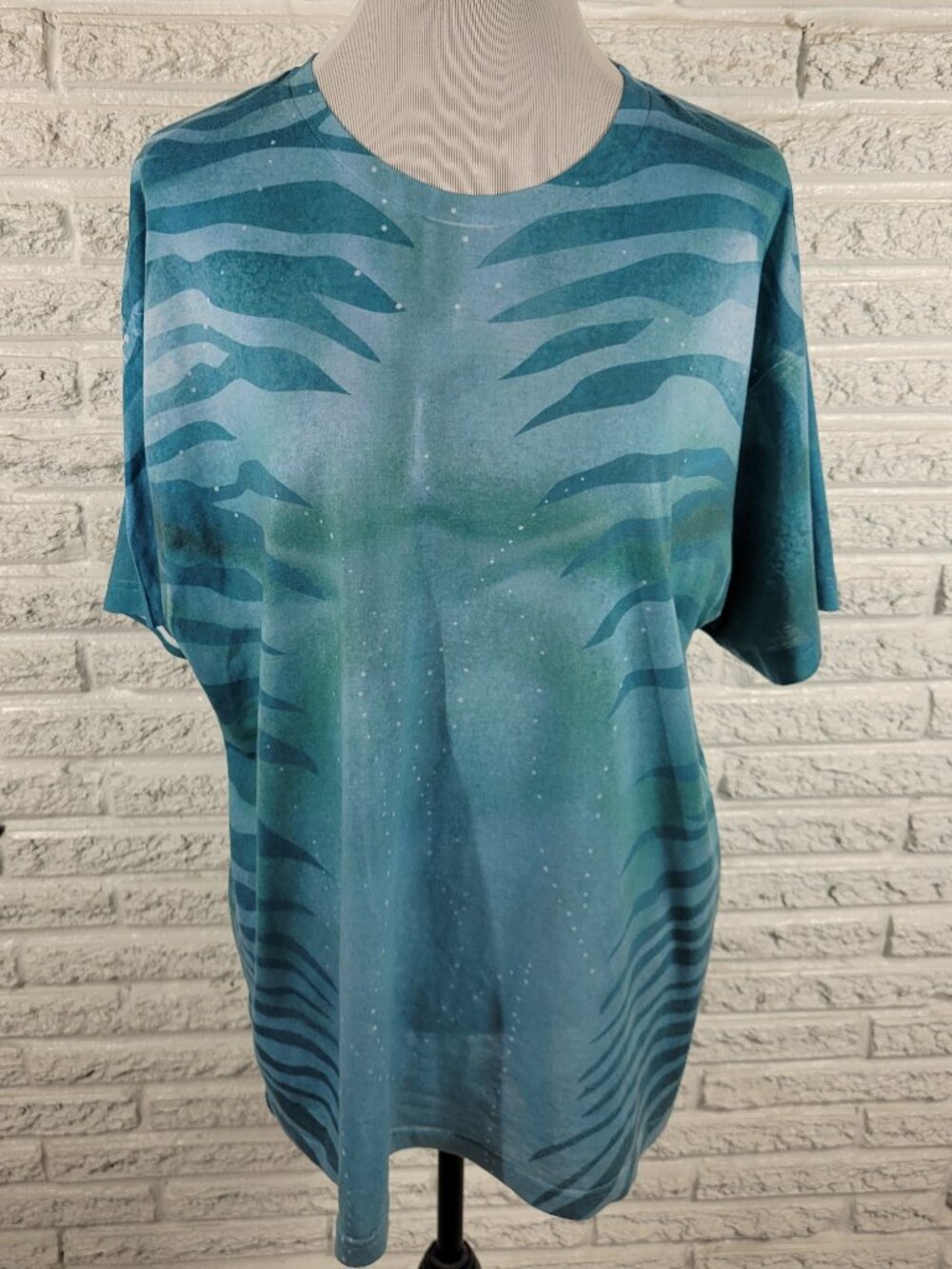 Disney‎ Pandora Womens Tee XL Blue Animal Print Short Sleeve T-Shirt BLU75E
